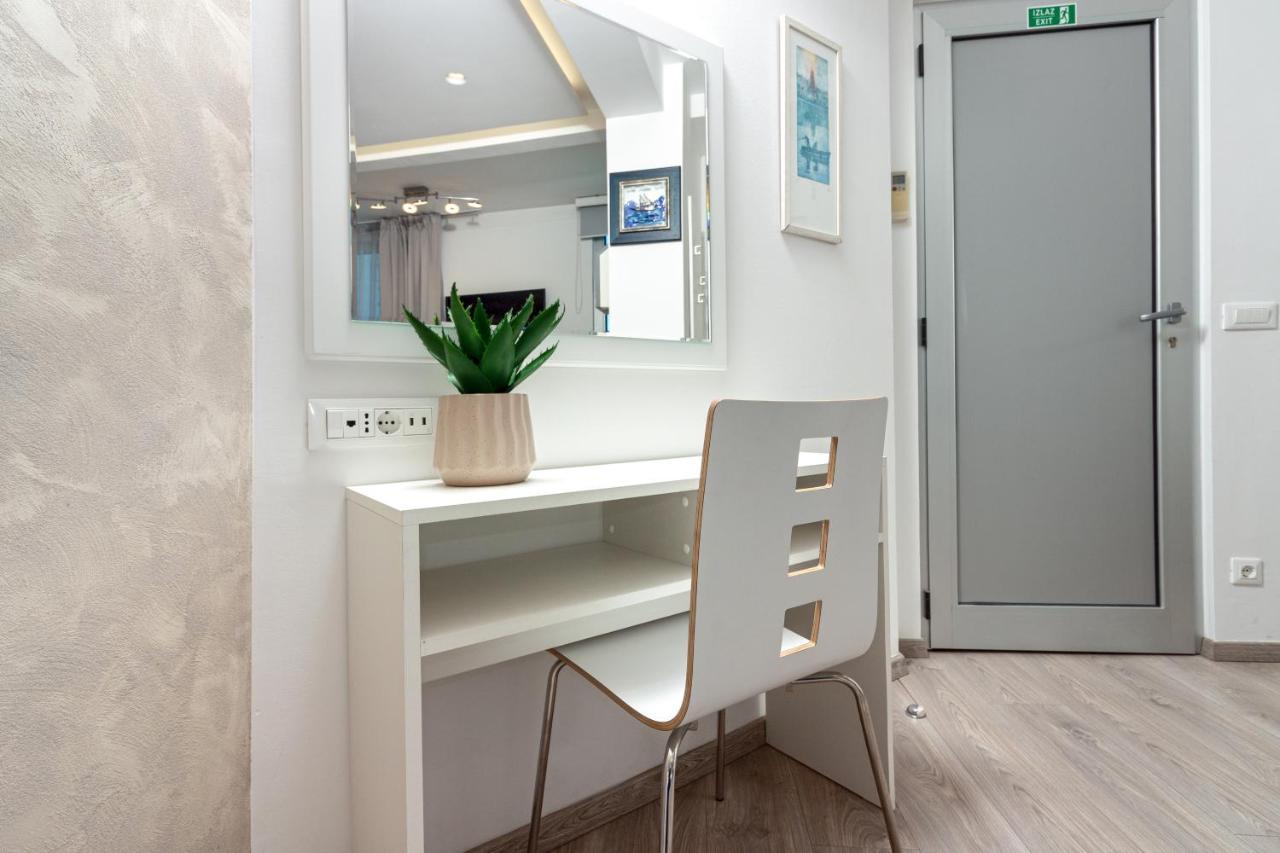 Apartments Lovret Flowers Split Exterior photo