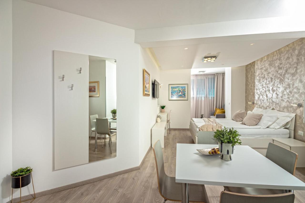 Apartments Lovret Flowers Split Exterior photo