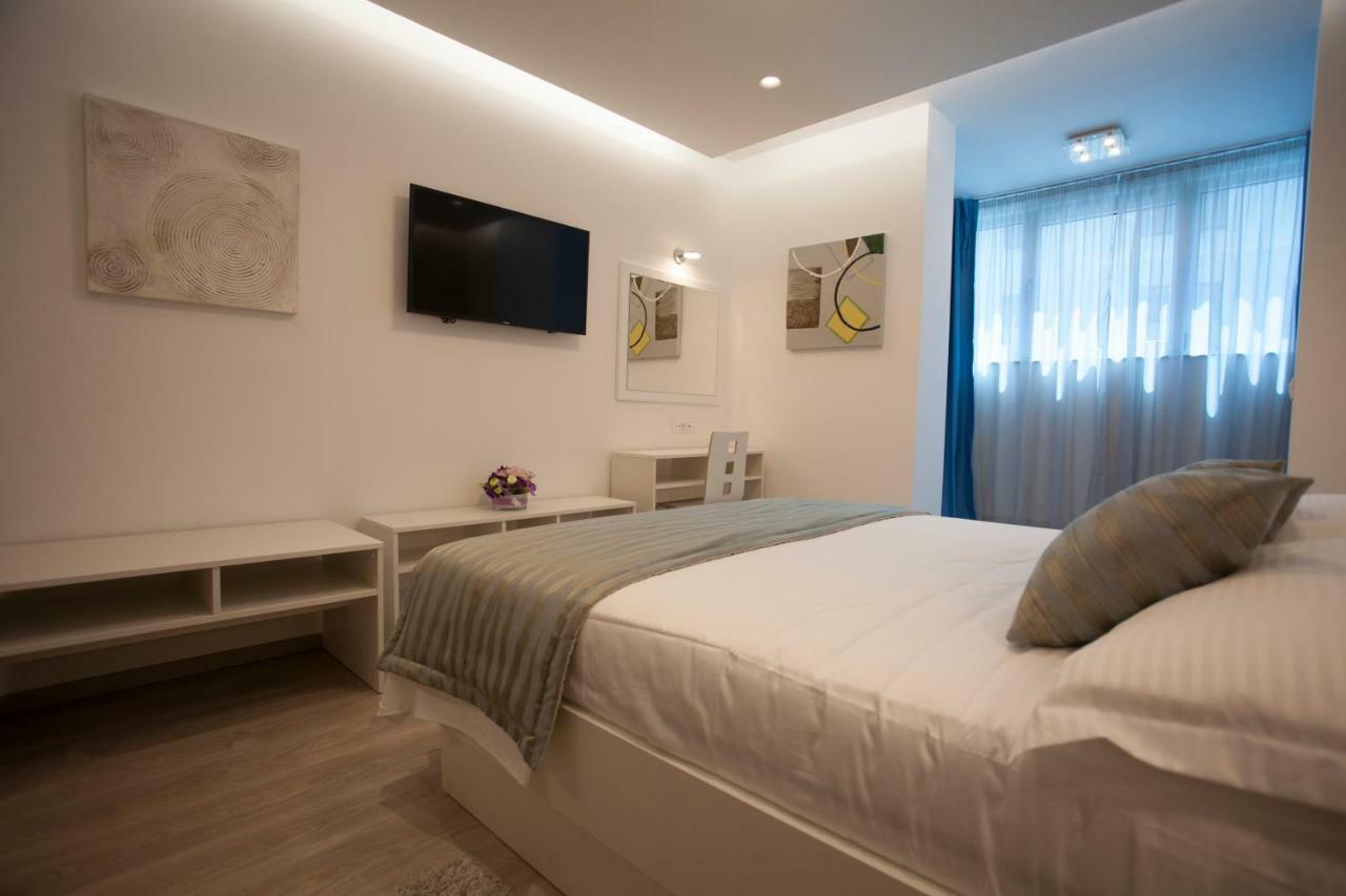 Apartments Lovret Flowers Split Exterior photo