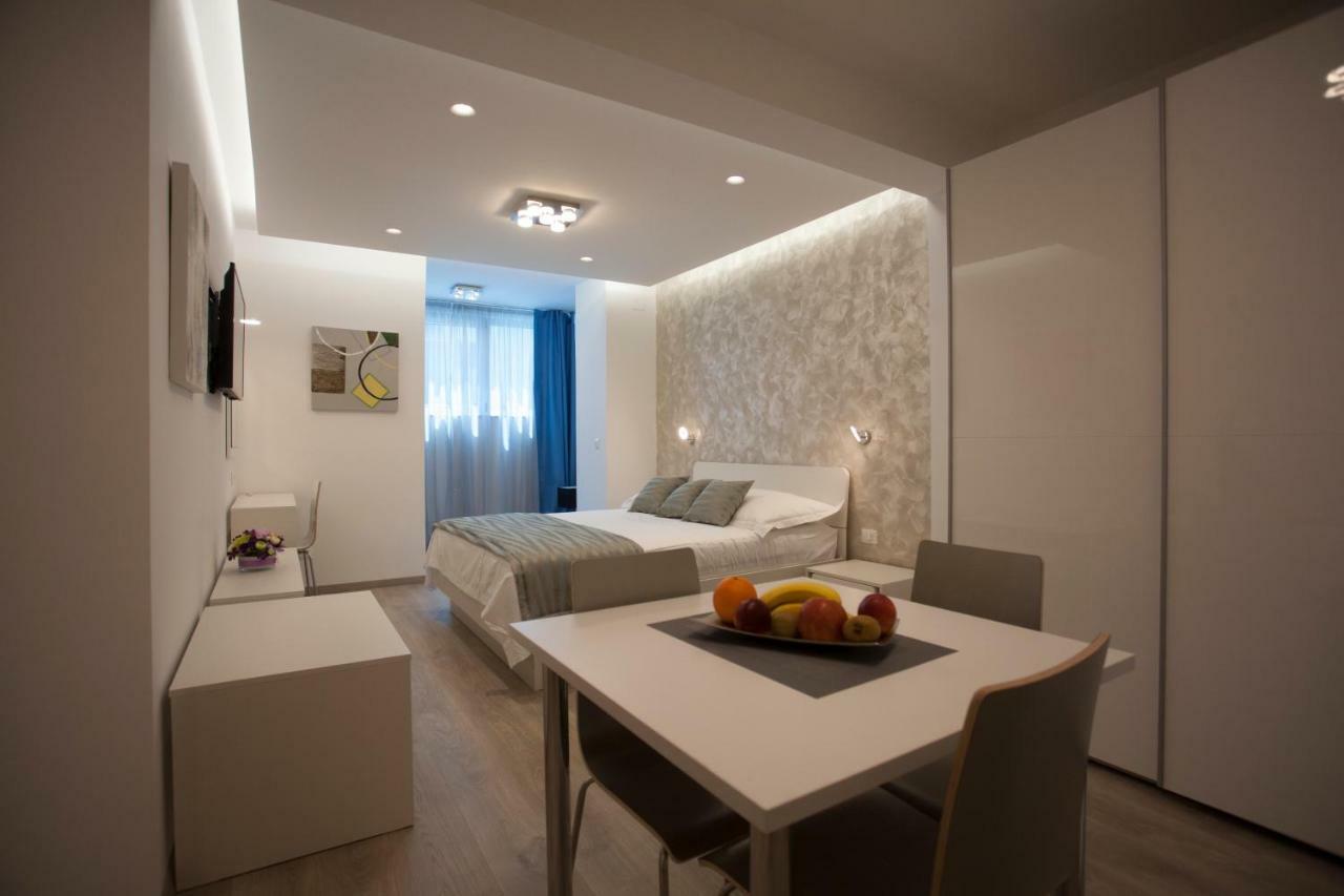 Apartments Lovret Flowers Split Exterior photo