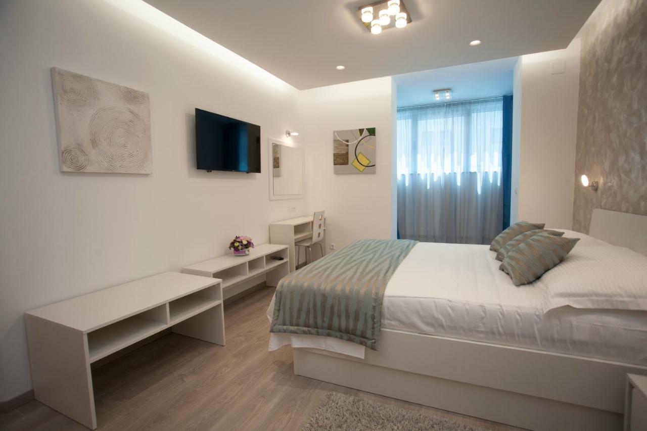 Apartments Lovret Flowers Split Exterior photo