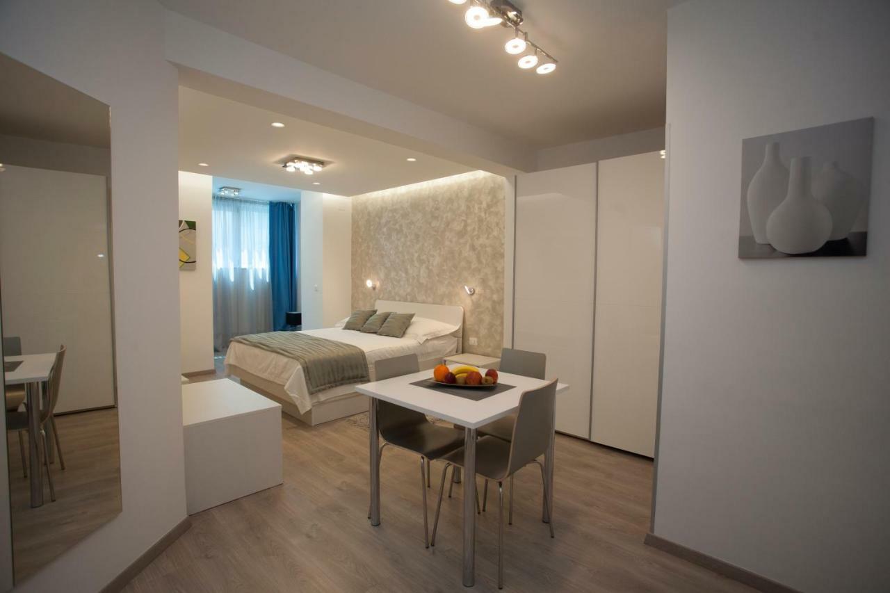 Apartments Lovret Flowers Split Exterior photo